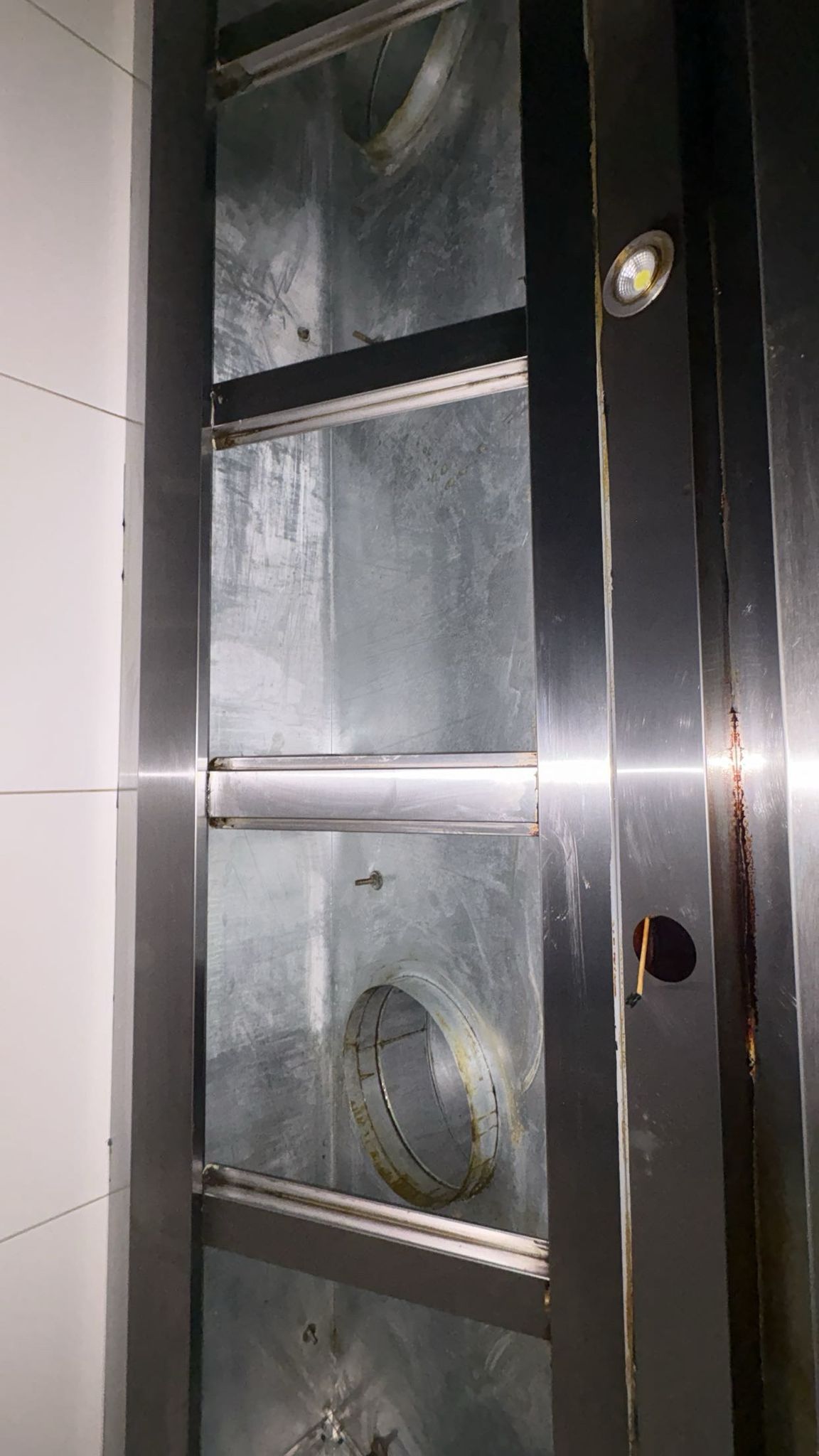 Resultaat — gereinigd afzuigkanaal klaar voor inspectie